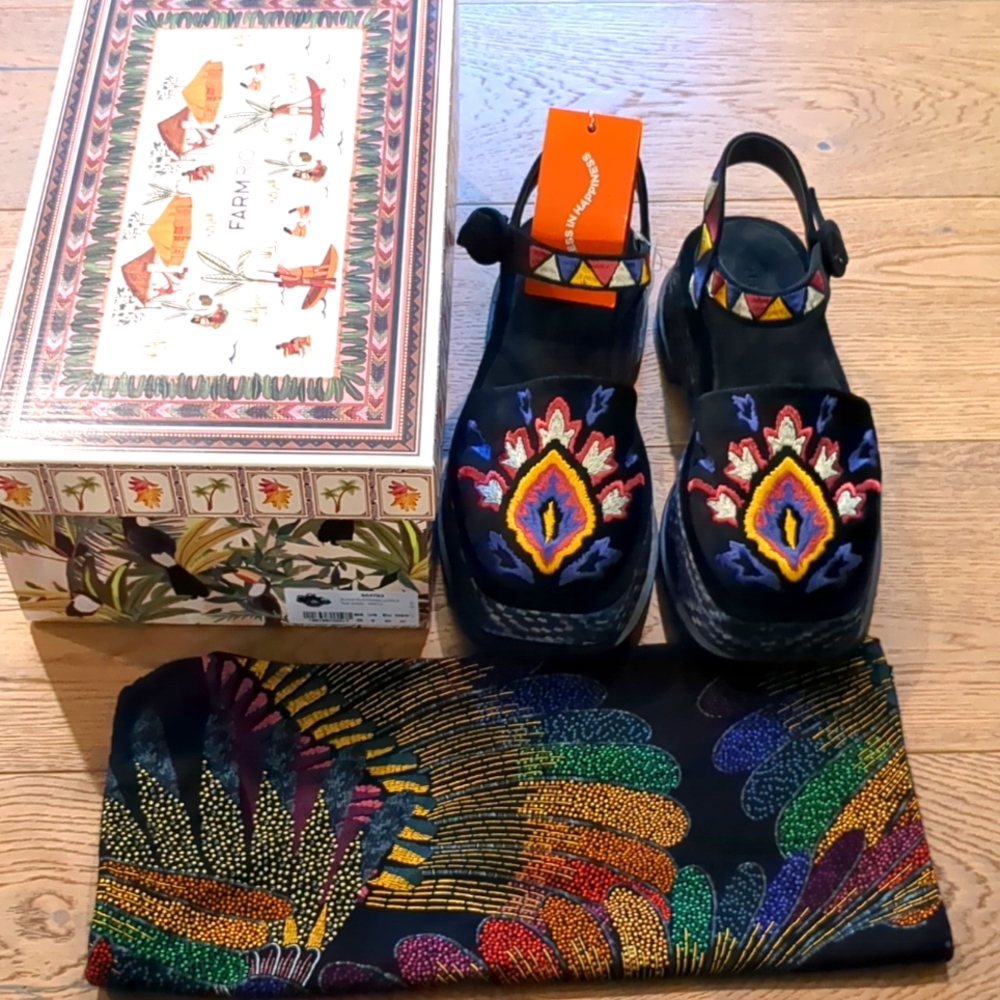 New Farm Rio embroidered sandals